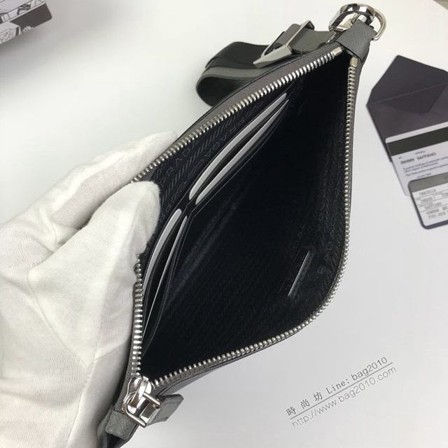 prada手包 普拉達新款皮革手拿包 2NH009 PRADA十字紋牛皮灰色手拿包  pyd2246